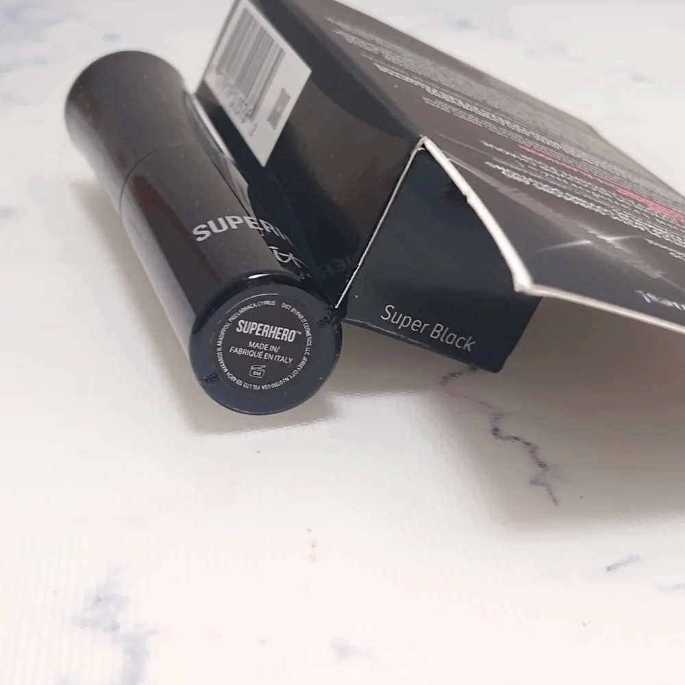 It Cosmetics Superhero Mascara Volumizing Super Black Mini Travel Size 0.17 oz